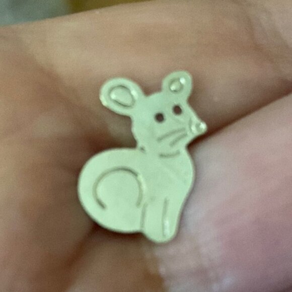 Cute cat and mouse silver colour drop earring, asymmetrical - Picture 5 of 10